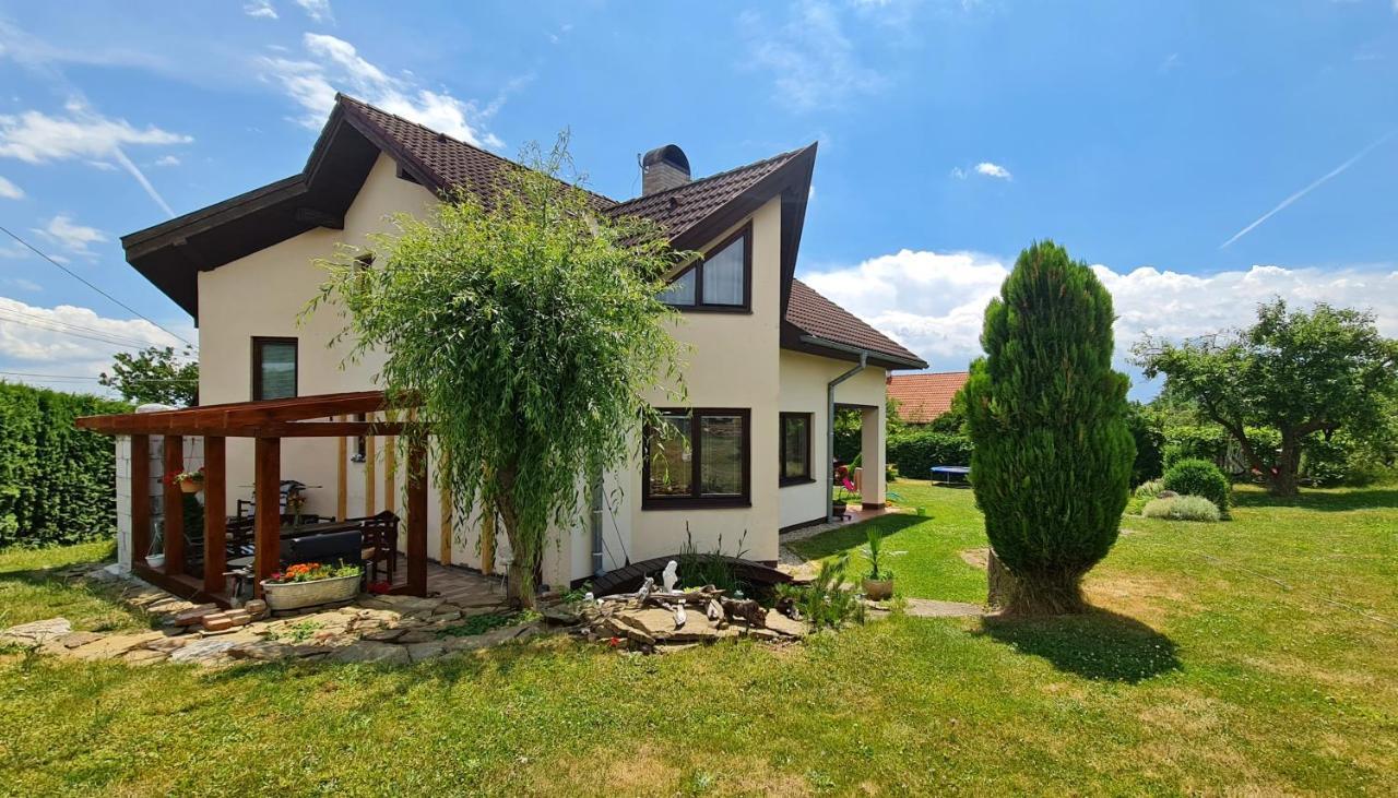 Clara Valis - Village House Dolany Exterior foto